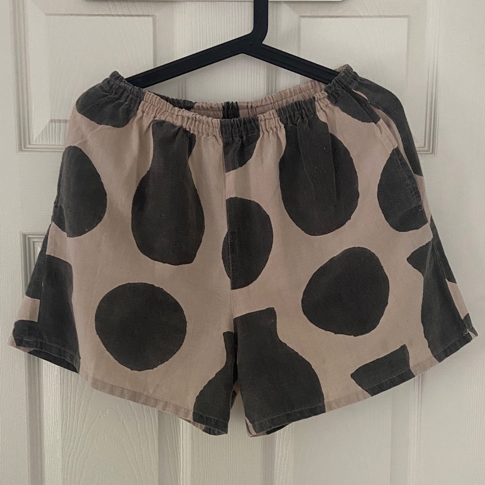 Po-em Women's Shorts in Black and Tan